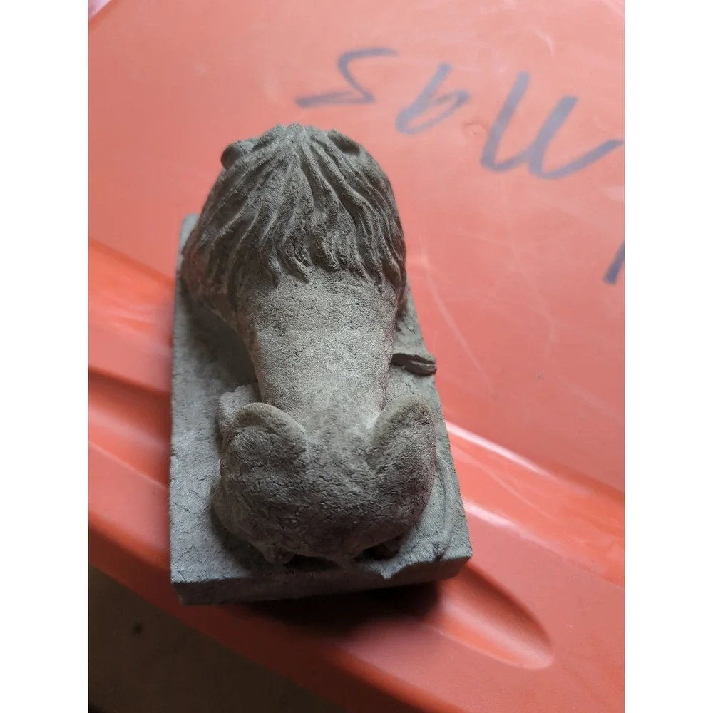 VINTAGE 1995 SLEEPING LION Living STONE  STATUE 5.5